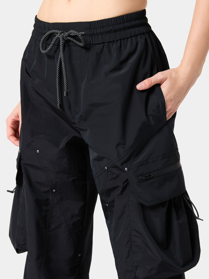 The drawcord waist and cargo pockets of the FlexFit Tech-Wide Pant in Obsidian Black