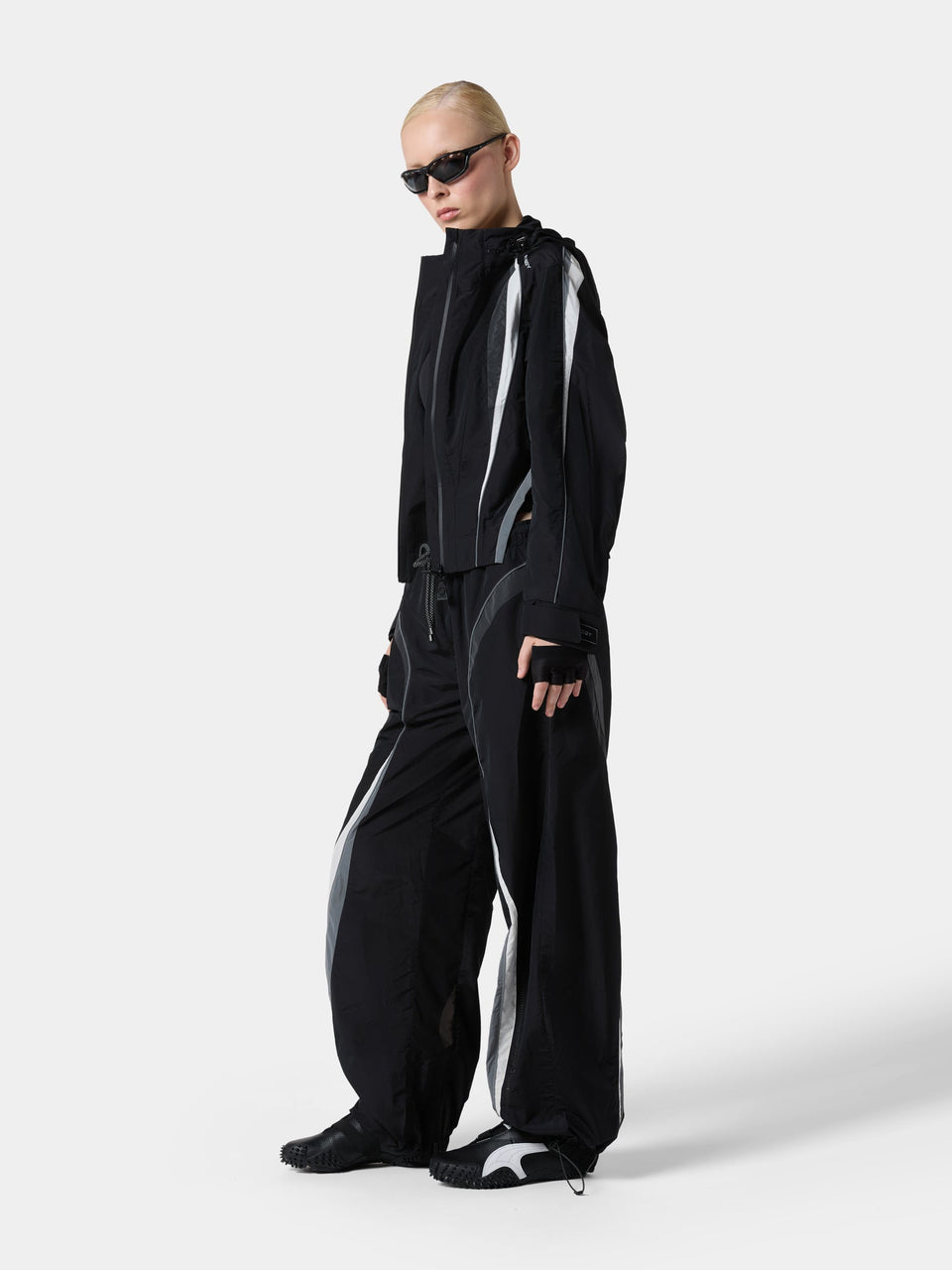 Fenggy CurvePanel Windbreaker Jacket in Obsidian Black, a second view