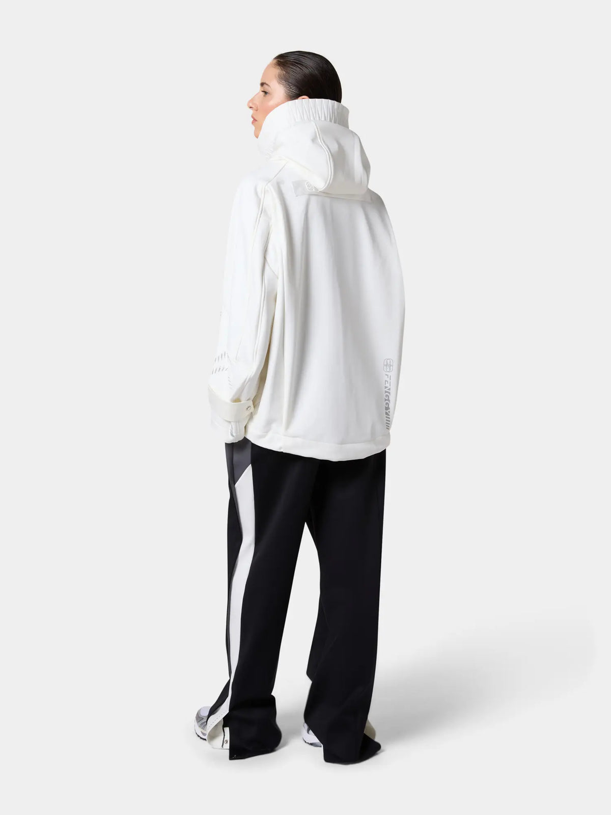 Glacier White · view 6