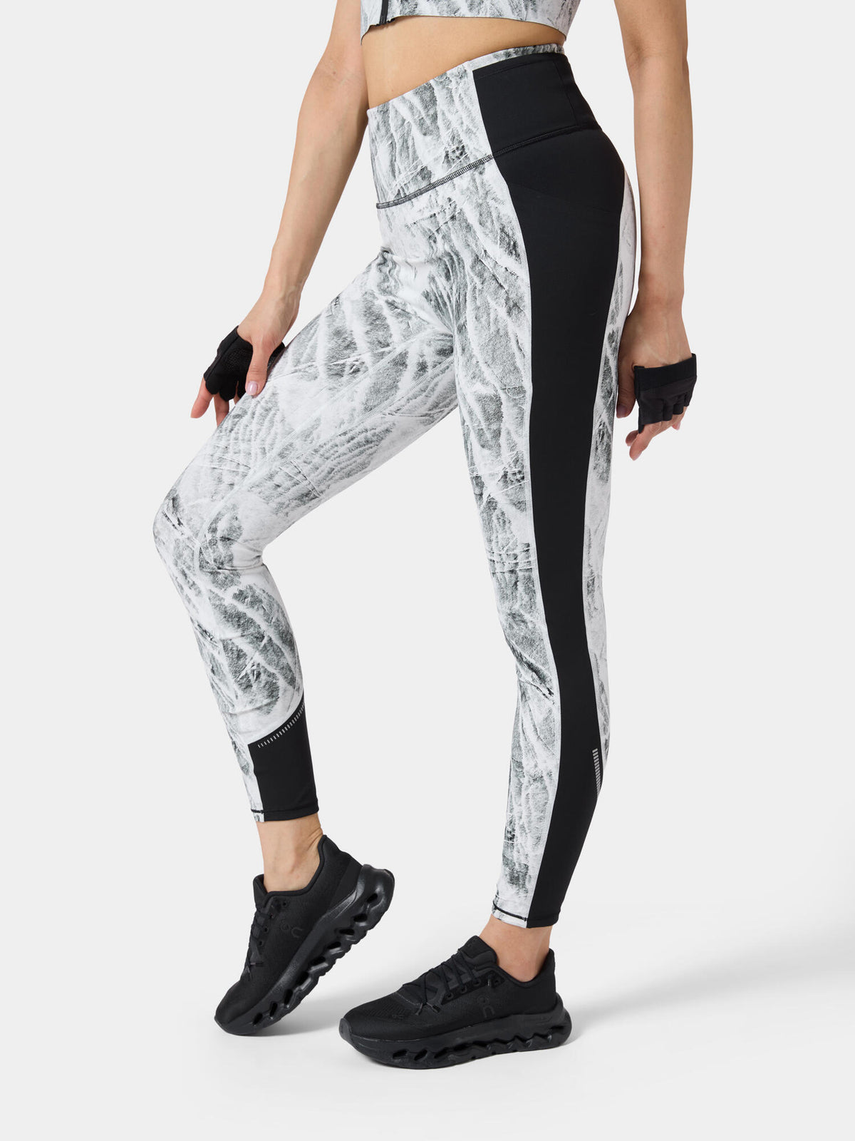 Onyx Black / Glacier White · view 3