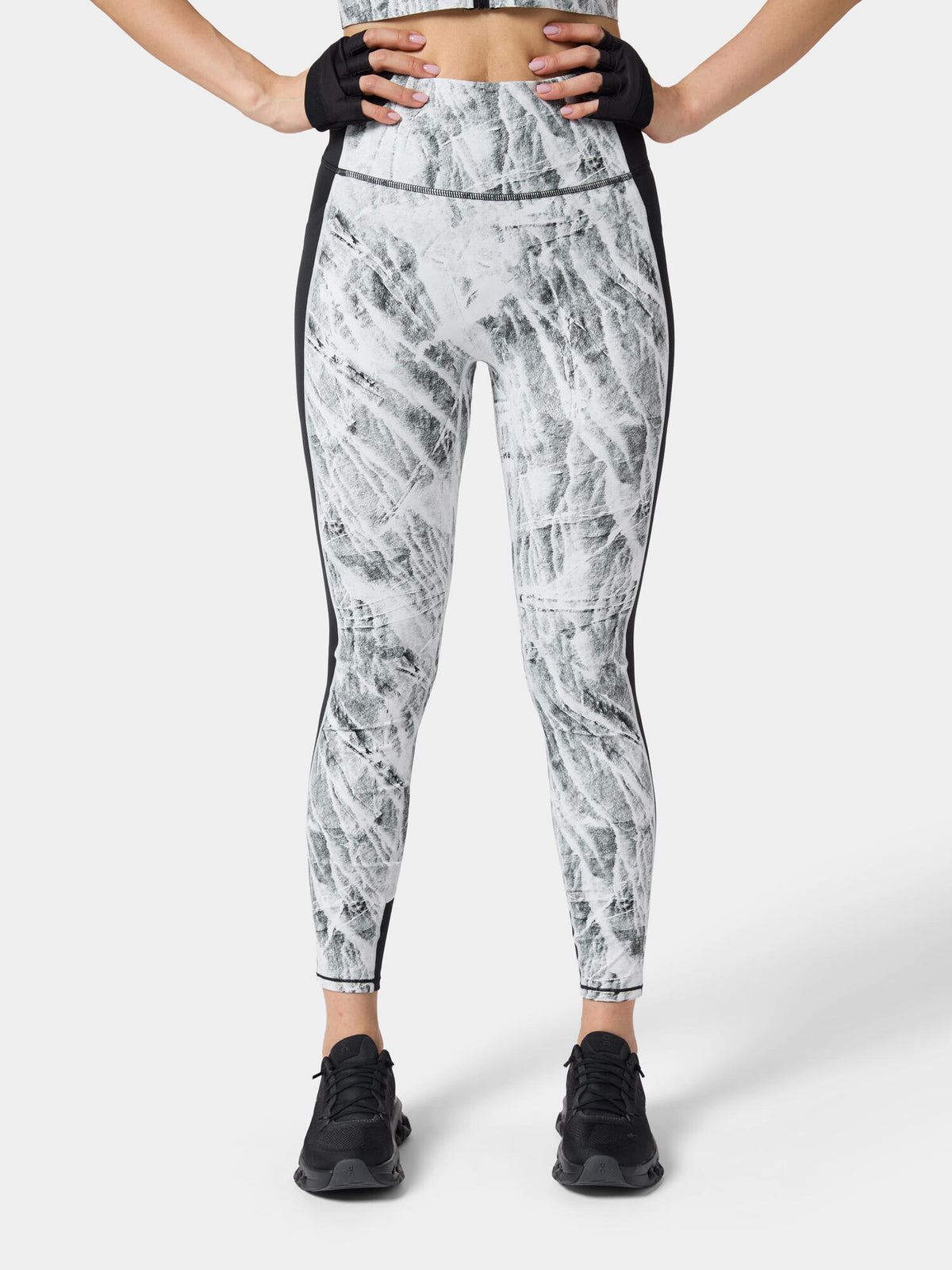 Onyx Black / Glacier White · view 2